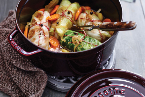 Кокот круглый, 22 см 2,6 л, гранатовый, Staub La Cocotte (1102287) Кокот круглый, 22 см 2,6 л, гранатовый, Staub La Cocotte (1102287)