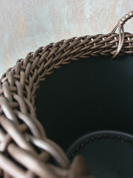 Корзина - кашпо для цветов из ротанга с ручками 16 л, цвет венге, ручная работа