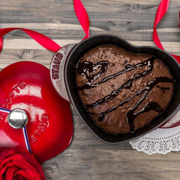 Кокот Сердце 20 см 1,75 л, вишневый, Staub La Cocotte (1100006) Кокот Сердце 20 см 1,75 л, вишневый, Staub La Cocotte (1100006)