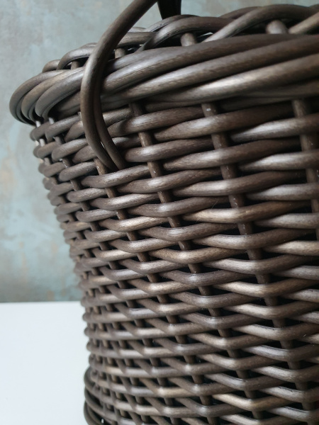 Корзина - кашпо для цветов из ротанга с ручками 16 л, цвет венге, ручная работа