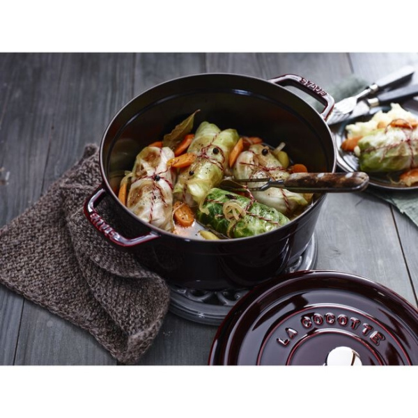 Кокот круглый, 20 см 2,2 л, гранатовый, Staub La Cocotte (1102087) Кокот круглый, 20 см 2,2 л, гранатовый, Staub La Cocotte (1102087)