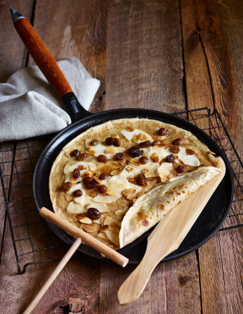 Сковорода для блинов с деревянной ручкой, 28 см, с размазывателем теста и лопаткой, Staub (1212823)