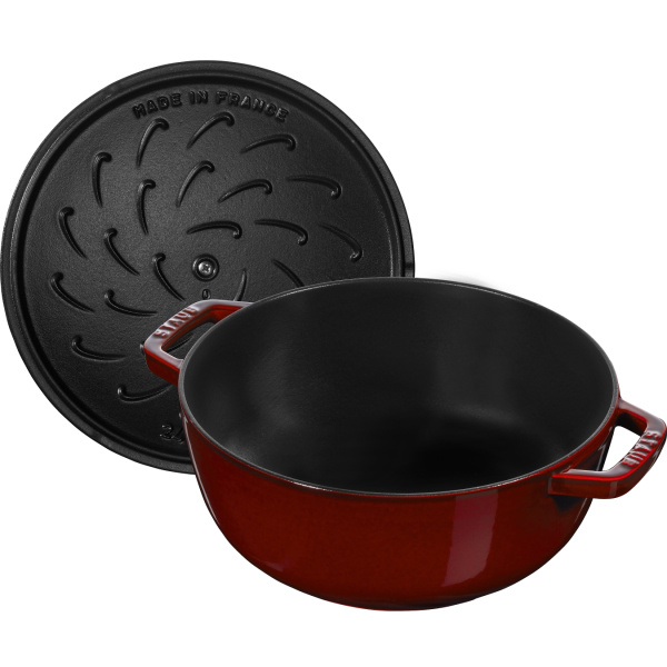 Кокот STAUB Лилия 26 см, 4,9 л, гранатовый (11212687) Кокот STAUB Лилия 26 см, 4,9 л, гранатовый (11212687)