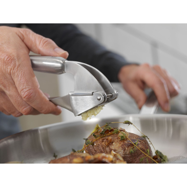 Пресс для чеснока ZWILLING Pro, 202 мм Zwilling J.A. Henckels (37160-019) Пресс для чеснока ZWILLING Pro, 202 мм Zwilling J.A. Henckels (37160-019)