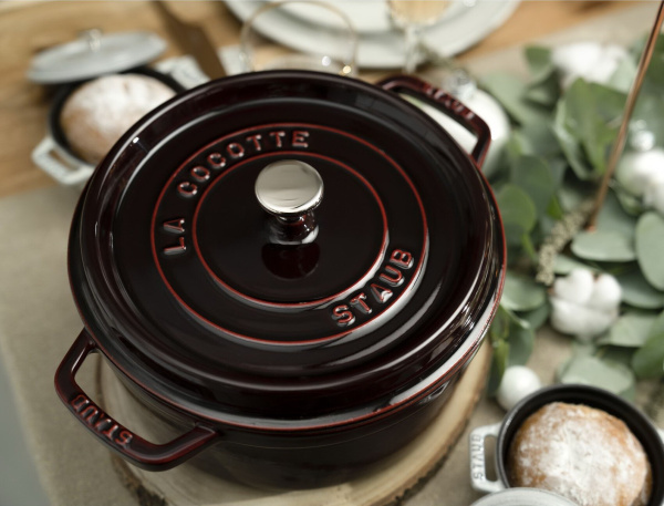 Кокот круглый 26 см 5,2 л, гранатовый, Staub La Cocotte (1102687) Кокот круглый 26 см 5,2 л, гранатовый, Staub La Cocotte (1102687)